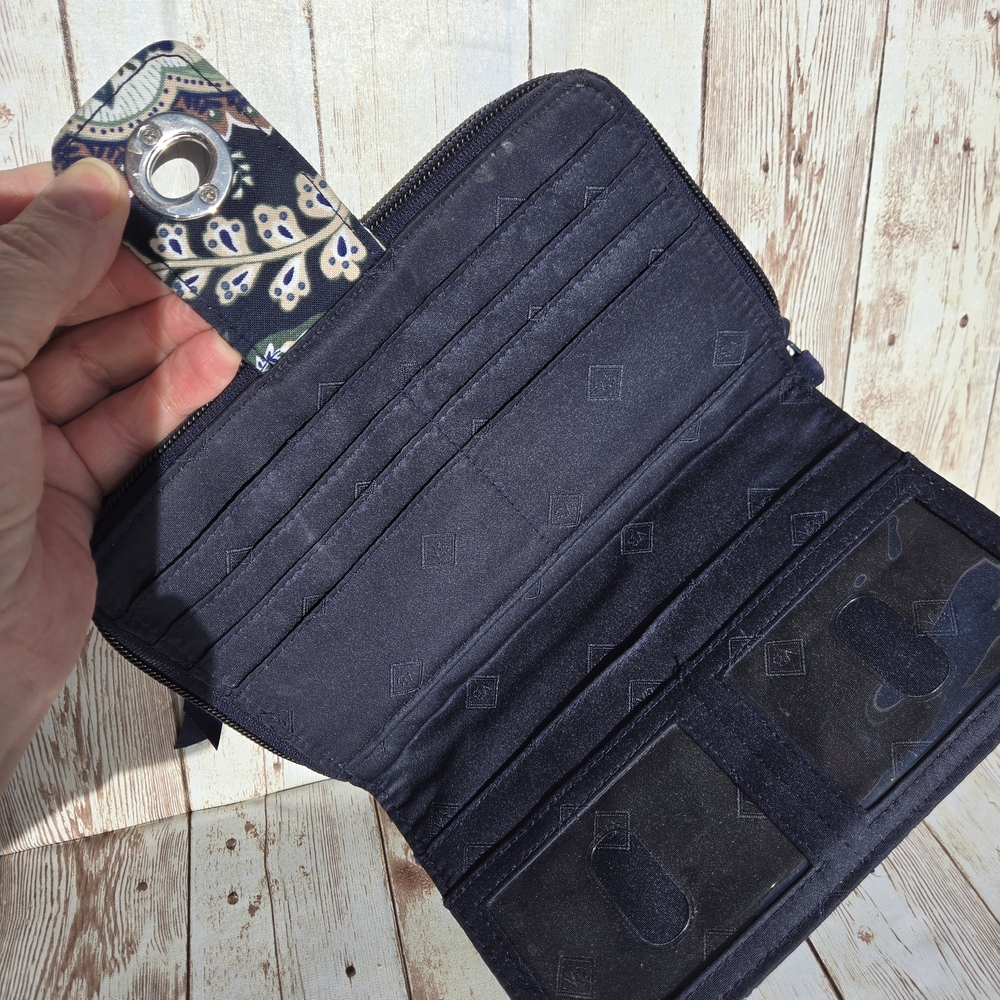 Vera Bradley Navy Blue Floral Quilted Wallet Zip Around Coin Pocket ID Holder - Picture 5 of 7